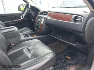 2007 Chevrolet Suburban LT with VIN 3GNFC16J37G135171, listed as a IAAI auction lot 41672943 with 1 mi miles. Bid and sale history available at carsss.com. Image 5.