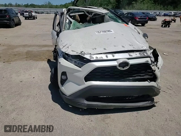 2021 Toyota RAV4 XLE Premium z VIN 2T3A1RFV0MW153326, wystawiony jako Copart lot #57799785 z przebiegiem Nie podano mil oraz Szkoda całkowita • Salvage title. Historia ofert i sprzedaży dostępna na DreamBid. Obrazek 14.