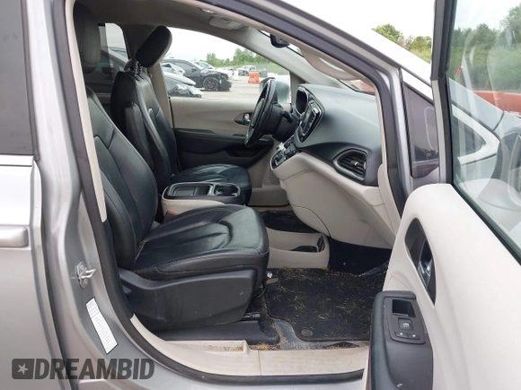 2020 Chrysler Pacifica Touring L with VIN 2C4RC1BG2LR127986, listed as a IAAI auction lot 42419518 with 107,618 mi miles and . Bid and sale history available at DreamBid. Image 5.