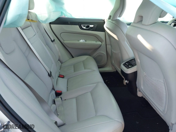 2020 Volvo XC60 Inscription with VIN YV4102RL8L1544836, listed as a IAAI auction lot 41394627 with 34,651 mi miles. Bid and sale history available at carsss.com. Image 8.