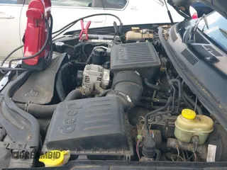 2003 Jeep Grand Cherokee Laredo z VIN 1J4GW48N53C605133, wystawiony jako IAAI lot #42165494 z przebiegiem 243 496 mil mil oraz . Historia ofert i sprzedaży dostępna na DreamBid. Obrazek 12.