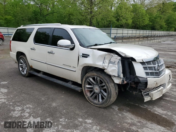 2011 Cadillac Escalade ESV Platinum Edition z VIN 1GYS4KEF5BR157831, wystawiony jako Copart lot #56680995 z przebiegiem 186 688 mil mil oraz Szkoda całkowita • Salvage title. Historia ofert i sprzedaży dostępna na DreamBid. Obrazek 4.