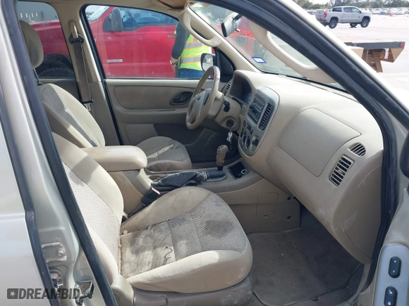 2005 Ford Escape XLT with VIN 1FMCU03165DA08296, listed as a IAAI auction lot 41677892 with 255,431 mi miles. Bid and sale history available at carsss.com. Image 5.