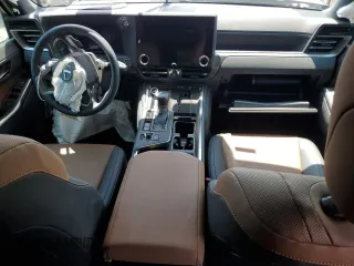 2024 Lexus GX 550 Premium z VIN JTJTBCDX5R5023870, wystawiony jako Copart lot #58461785 z przebiegiem 6 547 mil mil oraz Szkoda całkowita • Salvage title. Historia ofert i sprzedaży dostępna na DreamBid. Obrazek 8.