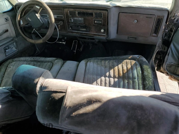 1984 Oldsmobile 88 z VIN 1G3AN69Y0EM827157, wystawiony jako Copart lot #82609024 z przebiegiem 525 834 mil mil oraz Czysty tytuł • Clean title. Historia ofert i sprzedaży dostępna na DreamBid. Obrazek 8.