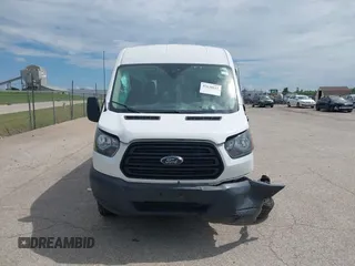2019 Ford Transit z VIN 1FTYE2CM2KKB42436, wystawiony jako IAAI lot #42636612 z przebiegiem 51 860 mil mil oraz . Historia ofert i sprzedaży dostępna na DreamBid. Obrazek 13.