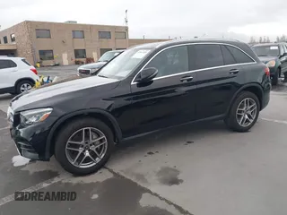 2019 Mercedes-Benz GLC 300 z VIN WDC0G4KBXKF593247, wystawiony jako IAAI lot #41913203 z przebiegiem 30 833 mil mil oraz . Historia ofert i sprzedaży dostępna na DreamBid. Obrazek 2.