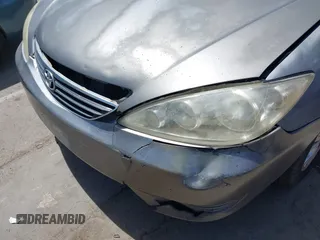 2005 Toyota Camry STD z VIN 4T1BE32K95U556765, wystawiony jako IAAI lot #42288424 z przebiegiem 232 413 mil mil oraz . Historia ofert i sprzedaży dostępna na DreamBid. Obrazek 12.