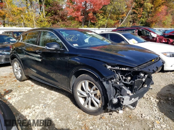 2018 Infiniti QX30 ESSENTIAL with VIN SJKCH5CP9JA057995, listed as a Copart auction lot 71195723 with 32,373 mi miles. Bid and sale history available at carsss.com. Image 4.