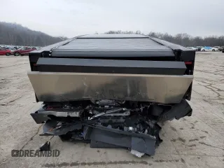 2024 Tesla Cybertruck z VIN 7G2CEHED0RA024655, wystawiony jako Copart lot #85044624 z przebiegiem 498 mil mil oraz Szkoda całkowita • Salvage title. Historia ofert i sprzedaży dostępna na DreamBid. Obrazek 6.