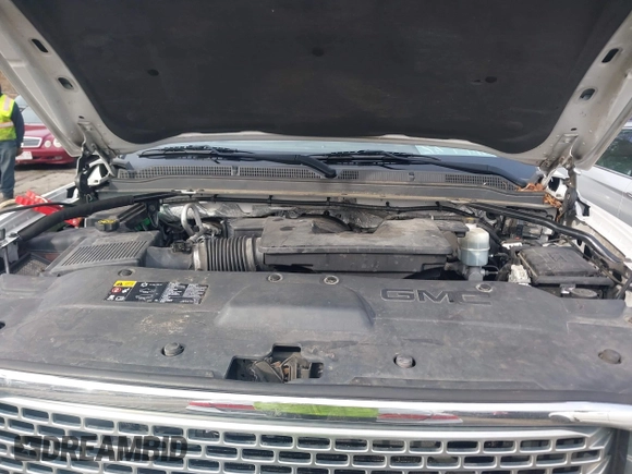 2016 GMC Yukon Denali with VIN 1GKS2CKJ9GR334645, listed as a IAAI auction lot 41781040 with 141,405 mi miles. Bid and sale history available at carsss.com. Image 10.