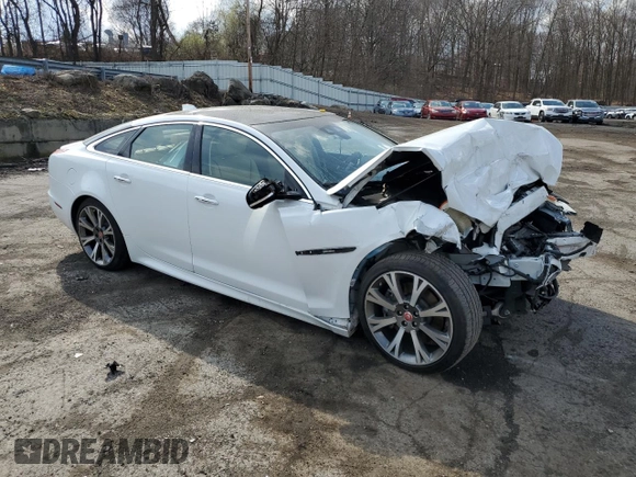 2019 Jaguar XJ with VIN SAJWJ1CD5K8W19663, listed as a Copart auction lot 51071665 with 28,468 mi miles and Salvage Title. Bid and sale history available at carsss.com. Image 4.