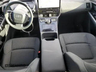 2024 Toyota bZ4X XLE z VIN JTMABACA1RA084605, wystawiony jako Copart lot #47979375 z przebiegiem 5 236 mil mil oraz Szkoda całkowita • Salvage title. Historia ofert i sprzedaży dostępna na DreamBid. Obrazek 8.