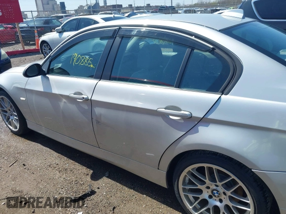 2006 BMW 3 Series 325i z VIN WBAVB13556PT00062, wystawiony jako IAAI lot #41912808 z przebiegiem 190 885 mil mil oraz . Historia ofert i sprzedaży dostępna na DreamBid. Obrazek 14.
