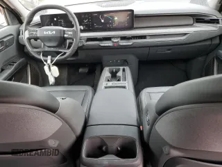 2024 Kia EV9 Light Long Range z VIN KNDAB5S19R6029900, wystawiony jako Copart lot #74714424 z przebiegiem 5380 mil mil oraz Szkody całkowita. Historia ofert i sprzedaży dostępna na DreamBid. Obrazek 8.