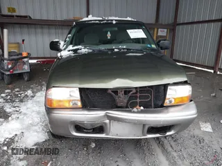 2001 GMC Jimmy SLE with VIN 1GKDT13W212171101, listed as a IAAI auction lot 41546523 with 229,471 mi miles. Bid and sale history available at carsss.com. Image 12.