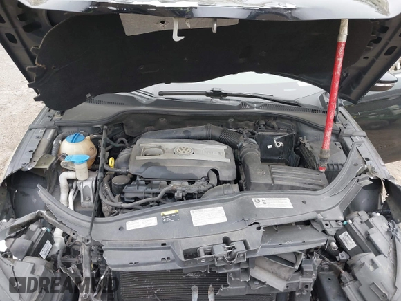2014 Volkswagen Eos Komfort with VIN WVWBW8AH2EV001719, listed as a IAAI auction lot 42080290 with 105,661 mi miles and . Bid and sale history available at DreamBid. Image 10.