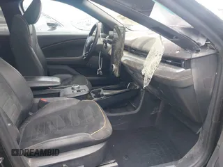 2023 Ford Mustang Mach-E GT z VIN 3FMTK4SE1PMA44650, wystawiony jako IAAI lot #42127300 z przebiegiem 7121 mil mil oraz . Historia ofert i sprzedaży dostępna na DreamBid. Obrazek 5.