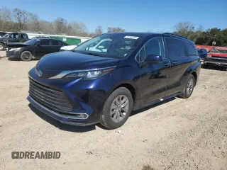 2024 Toyota Sienna XLE with VIN 5TDYRKEC7RS195208, listed as a Copart auction lot 47262295 with 40,960 mi miles and Clean Title. Bid and sale history available at carsss.com. Image 1.