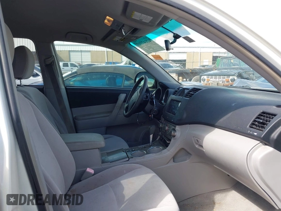 2008 Toyota Highlander z VIN JTEDS41A482011153, wystawiony jako IAAI lot #42147317 z przebiegiem 121 189 mil mil oraz . Historia ofert i sprzedaży dostępna na DreamBid. Obrazek 5.