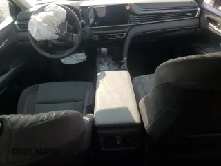 2025 Toyota Camry LE z VIN 4T1DAACK9SU034494, wystawiony jako Copart lot #59193935 z przebiegiem Nie podano mil oraz Nie do naprawy • Non repairable. Historia ofert i sprzedaży dostępna na DreamBid. Obrazek 8.