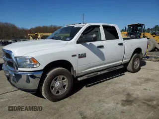 2018 Ram 2500 Tradesman z VIN 3C6UR5CJXJG377433, wystawiony jako Copart lot #51590325 z przebiegiem 60 361 mil mil oraz Szkoda całkowita • Salvage title. Historia ofert i sprzedaży dostępna na DreamBid. Obrazek 1.