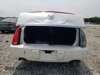 2009 Cadillac DTS 1SC z VIN 1G6KD57Y99U141826, wystawiony jako Copart lot #56242094 z przebiegiem 107 960 mil mil oraz Szkoda całkowita • Salvage title. Historia ofert i sprzedaży dostępna na DreamBid. Obrazek 6.