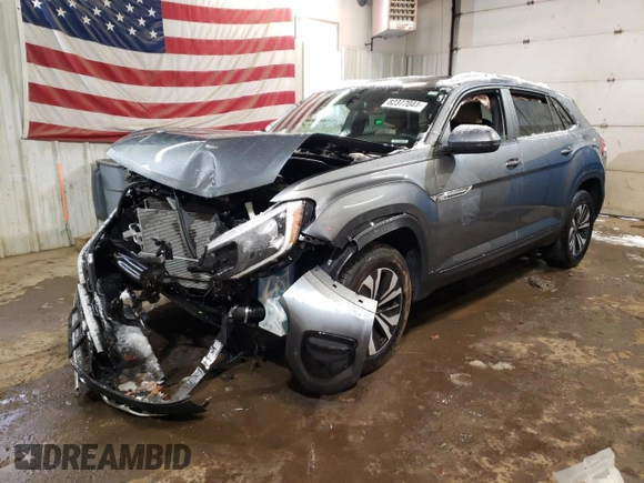 2024 Volkswagen Atlas SE with VIN 1V2LE2CA2RC202122, listed as a Copart auction lot 82377044 with 21,184 mi miles and Salvage title. Bid and sale history available at DreamBid. Image 1.