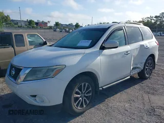 2013 Nissan Pathfinder SV with VIN 5N1AR2MNXDC646674, listed as a IAAI auction lot 41958586 with 238,257 mi miles. Bid and sale history available at carsss.com. Image 2.