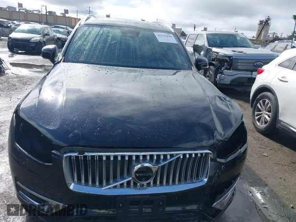 2024 Volvo XC90 Plus Bright Theme with VIN YV4062PE2R1218604, listed as a IAAI auction lot 41535490 with 698 mi miles. Bid and sale history available at carsss.com. Image 13.