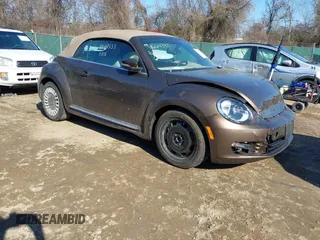 2014 Volkswagen Beetle 1.8T w/Premium z VIN 3VW517AT8EM816914, wystawiony jako IAAI lot #41664333 z przebiegiem 82 100 mil mil oraz . Historia ofert i sprzedaży dostępna na DreamBid. Obrazek 1.