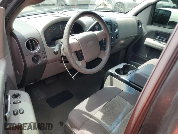 2006 Ford F-150 XL z VIN 1FTRF12206NA79563, wystawiony jako Copart lot #64452635 z przebiegiem 224 956 mil mil oraz Czysty tytuł • Clean title. Historia ofert i sprzedaży dostępna na DreamBid. Obrazek 8.