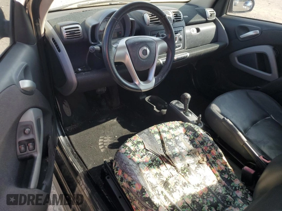 2009 Smart fortwo Passion z VIN WMEEK31X29K274073, wystawiony jako Copart lot #66758044 z przebiegiem 128 564 mil mil oraz Szkoda całkowita • Salvage title. Historia ofert i sprzedaży dostępna na DreamBid. Obrazek 8.