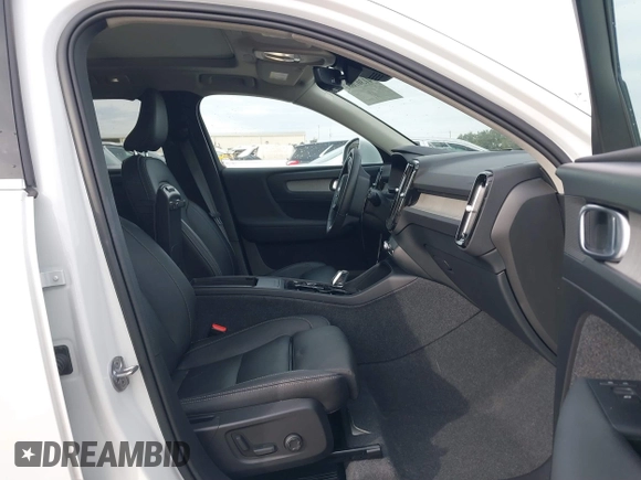 2024 Volvo XC40 Plus Bright Theme with VIN YV4L12UE2R2246722, listed as a IAAI auction lot 41307087 with 19,852 mi miles. Bid and sale history available at carsss.com. Image 5.