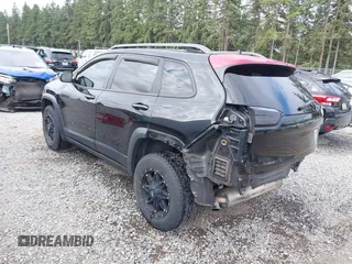 2014 Jeep Cherokee Trailhawk z VIN 1C4PJMBB1EW145683, wystawiony jako IAAI lot #42487730 z przebiegiem 148 277 mil mil oraz . Historia ofert i sprzedaży dostępna na DreamBid. Obrazek 3.