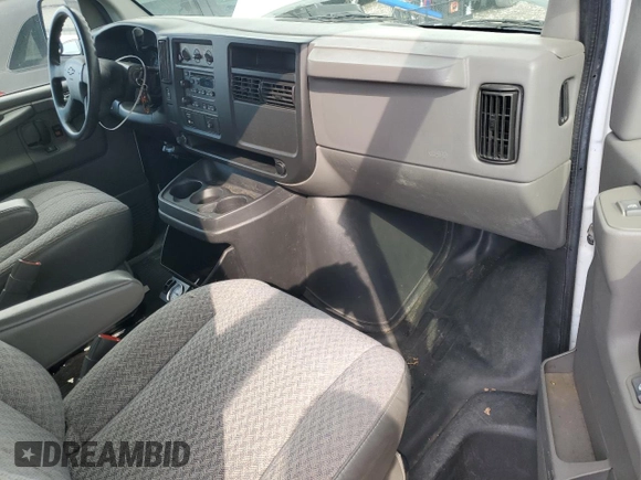2006 Chevrolet Express Passenger with VIN 1GAHG35U761194114, listed as a Copart auction lot 55985195 with 110,432 mi miles and Salvage title. Bid and sale history available at DreamBid. Image 8.
