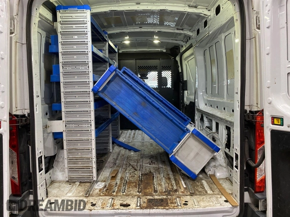 2017 Ford Transit z VIN 1FTYR2CM7HKA34715, wystawiony jako IAAI lot #42830885 z przebiegiem 300 799 mil mil oraz . Historia ofert i sprzedaży dostępna na DreamBid. Obrazek 7.