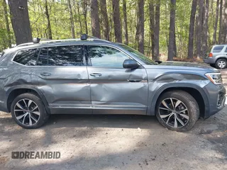 2025 Volkswagen Atlas SEL Premium R-Line with VIN 1V2FR2CA0SC522921, listed as a IAAI auction lot 42033389 with 5,342 mi miles and . Bid and sale history available at DreamBid. Image 6.
