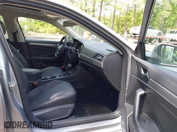 2020 Volkswagen Jetta S with VIN 3VWCB7BU8LM076922, listed as a IAAI auction lot 42123187 with 28,141 mi miles and . Bid and sale history available at DreamBid. Image 5.