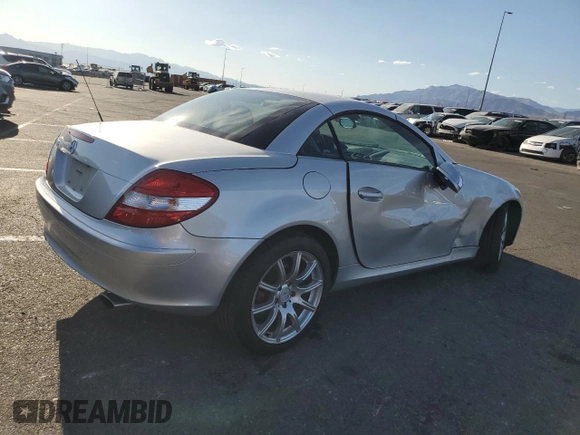 2005 Mercedes-Benz SLK 230/320 z VIN WDBWK56F45F023832, wystawiony jako Copart lot #49500305 z przebiegiem 72 348 mil mil oraz Szkoda całkowita • Salvage title. Historia ofert i sprzedaży dostępna na DreamBid. Obrazek 3.