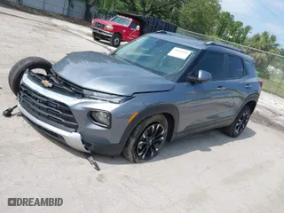 2022 Chevrolet TrailBlazer LT with VIN KL79MPS23NB104509, listed as a IAAI auction lot 39435193 with 32,945 mi miles. Bid and sale history available at carsss.com. Image 2.