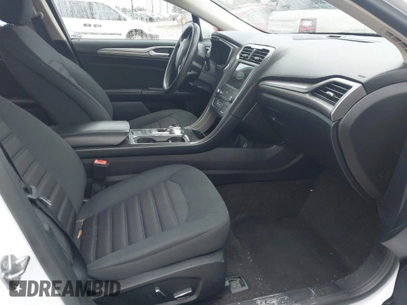 2019 Ford Fusion SE with VIN 3FA6P0LU4KR204801, listed as a IAAI auction lot 41977106 with 101,675 mi miles. Bid and sale history available at carsss.com. Image 5.