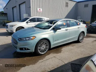 2013 Ford Fusion SE Hybrid z VIN 3FA6P0LUXDR375782, wystawiony jako Copart lot #61994215 z przebiegiem Nie podano mil oraz Nie do naprawy • Non repairable. Historia ofert i sprzedaży dostępna na DreamBid. Obrazek 1.