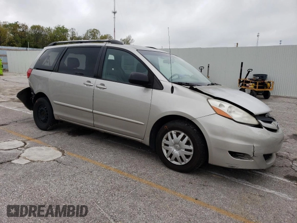 2008 Toyota Sienna CE z VIN 5TDZK23C98S142438, wystawiony jako Copart lot #54898675 z przebiegiem 211 400 mil mil oraz Szkoda całkowita • Salvage title. Historia ofert i sprzedaży dostępna na DreamBid. Obrazek 4.