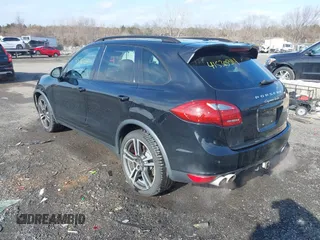 2012 Porsche Cayenne Turbo z VIN WP1AC2A23CLA84310, wystawiony jako IAAI lot #41530314 z przebiegiem 103 859 mil mil oraz . Historia ofert i sprzedaży dostępna na DreamBid. Obrazek 3.