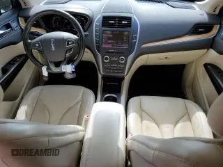 2015 Lincoln MKC z VIN 5LMCJ1A98FUJ18143, wystawiony jako Copart lot #56181915 z przebiegiem 105 933 mil mil oraz Szkody całkowita. Historia ofert i sprzedaży dostępna na DreamBid. Obrazek 8.