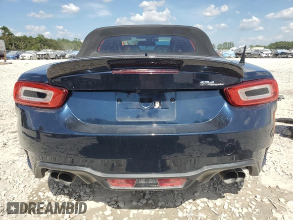 2018 FIAT 124 Spider Abarth z VIN JC1NFAEK4J0134965, wystawiony jako Copart lot #65599784 z przebiegiem Nie podano mil oraz Szkoda całkowita • Salvage title. Historia ofert i sprzedaży dostępna na DreamBid. Obrazek 6.