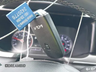 2022 Kia Sorento SX z VIN 5XYRK4LF7NG127080, wystawiony jako IAAI lot #42092519 z przebiegiem 108 300 mil mil oraz . Historia ofert i sprzedaży dostępna na DreamBid. Obrazek 11.