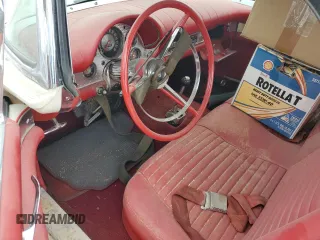 1957 Ford Thunderbird z VIN D7FH394065, wystawiony jako Copart lot #76660654 z przebiegiem 85 758 mil mil oraz Szkody całkowita. Historia ofert i sprzedaży dostępna na DreamBid. Obrazek 8.