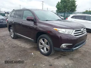 2013 Toyota Highlander Limited z VIN 5TDDK3EH1DS275763, wystawiony jako IAAI lot #42291241 z przebiegiem 79 856 mil mil oraz . Historia ofert i sprzedaży dostępna na DreamBid. Obrazek 1.